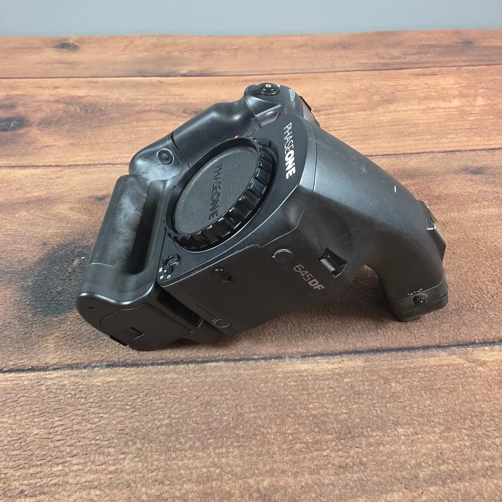 Phase One 645DF Camera Body V-Grip Air Medium Format Black Good Profoto Trigger